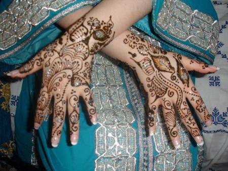 c'est LHANA en arab tt les arabes faient ca a ses mains